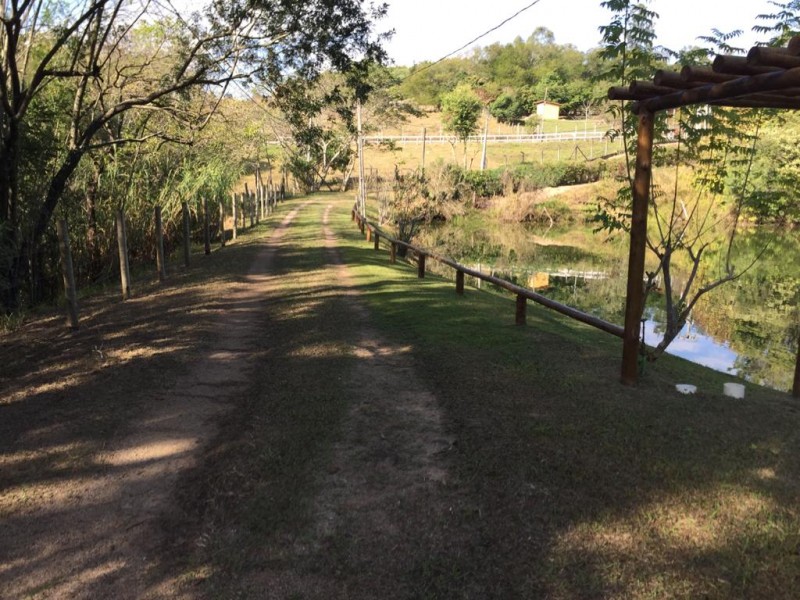 ÁREA RURAL CASA E CHALÉS