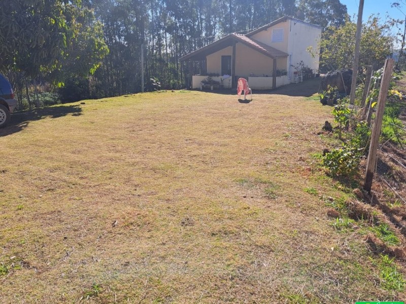 SITIO RICO EM ÁGUA
