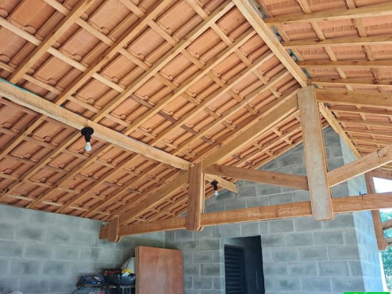 SITIO RICO EM ÁGUA