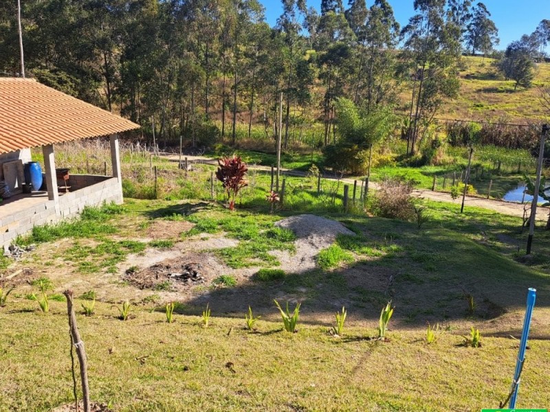 SITIO RICO EM ÁGUA