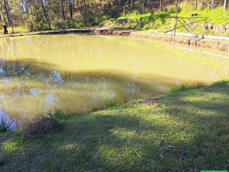 SITIO RICO EM ÁGUA