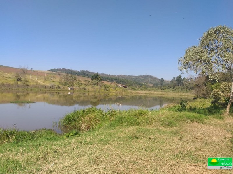 ÁREA RURAL COM REPRESA