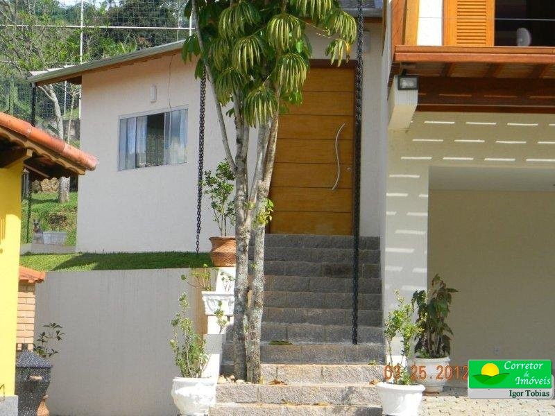 CHACARÁ MARAVILHOSA EM BAIRRO NOBRE