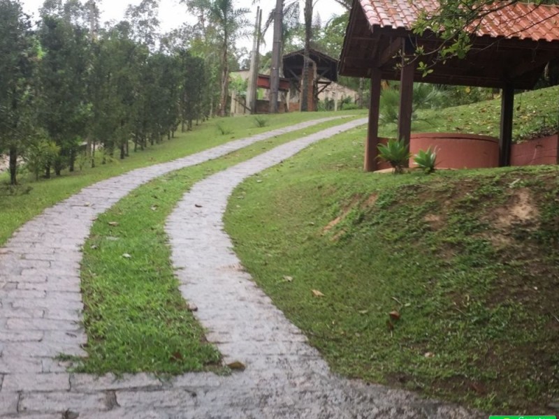 SITIO PROXIMO A CIDADE