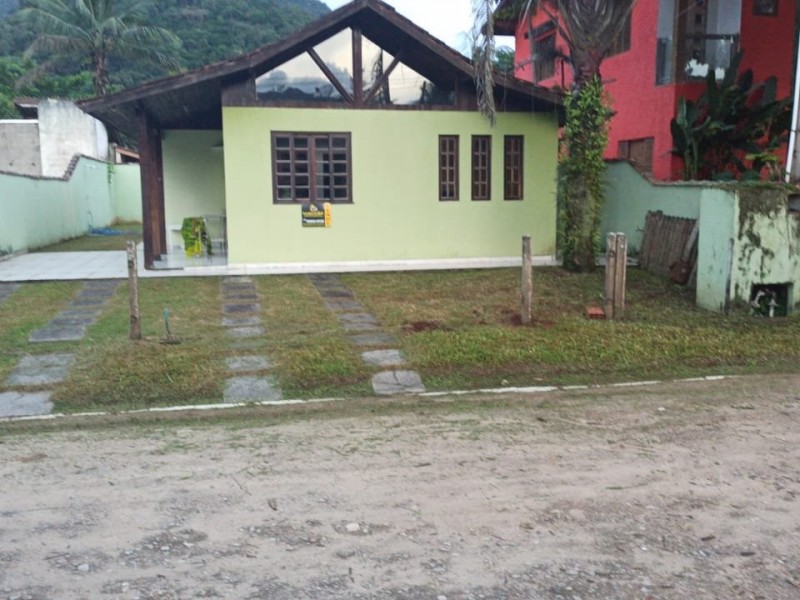 CASA EM CONDOMINIO EM UBATUBA