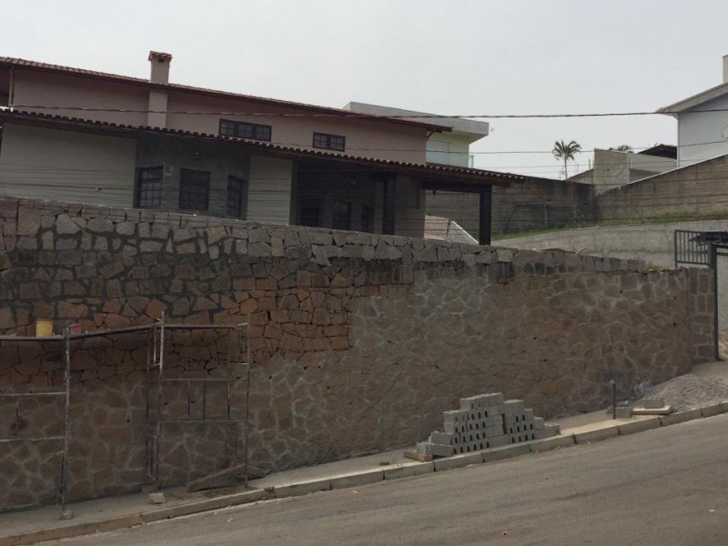 CASA C/ TERRENO 700M²