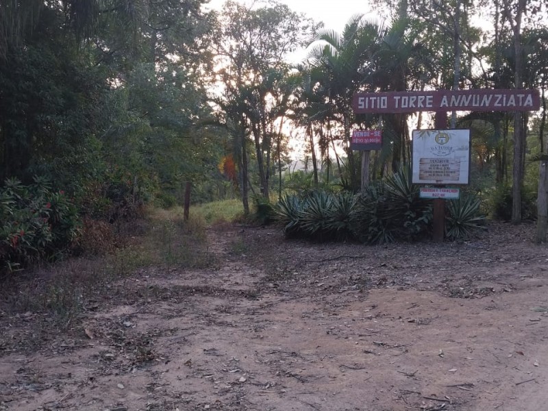 ÁREA RURAL + CÓRREGO DE ÁGUA