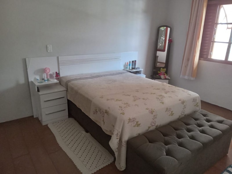 CASA AMPLA com ÁREA DE TERRENO de 1200m²  ÁREA NOBRE 