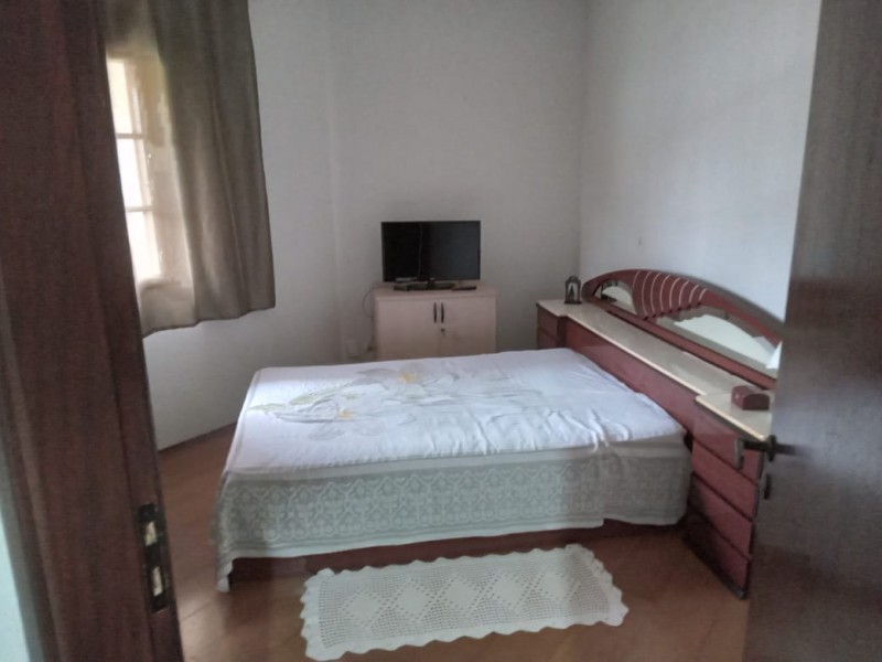 CASA AMPLA com ÁREA DE TERRENO de 1200m²  ÁREA NOBRE 