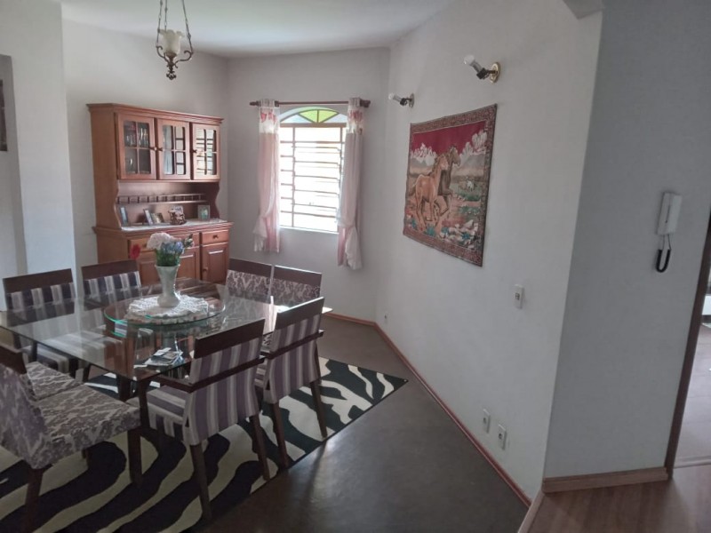 CASA AMPLA com ÁREA DE TERRENO de 1200m²  ÁREA NOBRE 