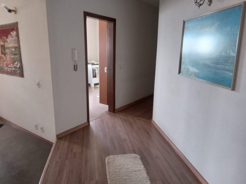 CASA AMPLA com ÁREA DE TERRENO de 1200m²  ÁREA NOBRE 