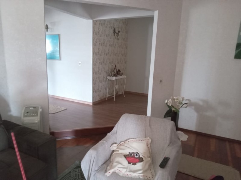 CASA AMPLA com ÁREA DE TERRENO de 1200m²  ÁREA NOBRE 