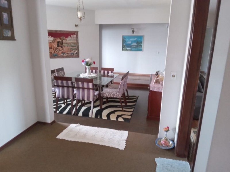 CASA AMPLA com ÁREA DE TERRENO de 1200m²  ÁREA NOBRE 