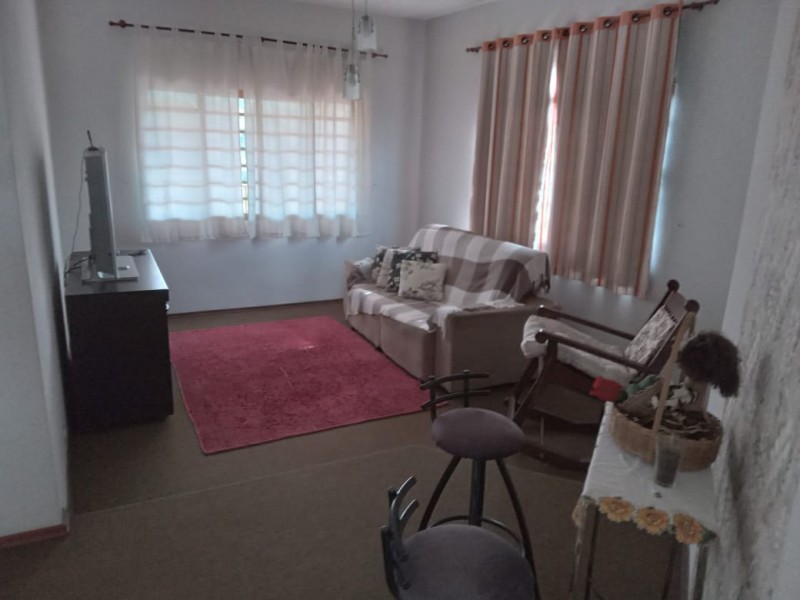 CASA AMPLA com ÁREA DE TERRENO de 1200m²  ÁREA NOBRE 