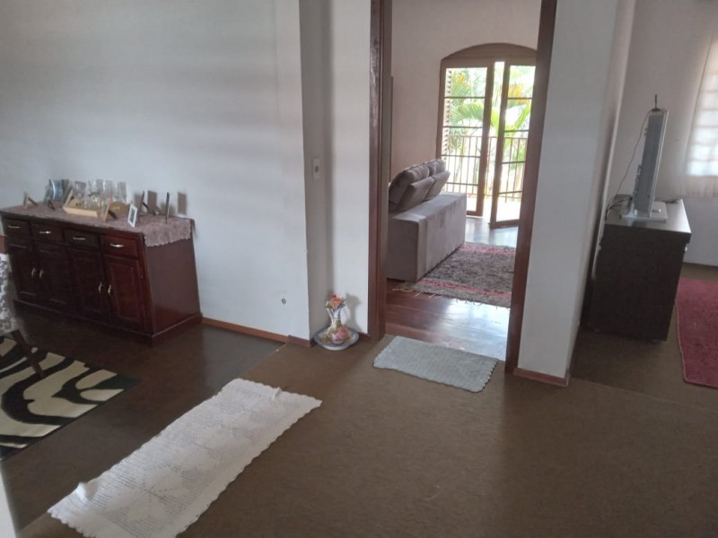 CASA AMPLA com ÁREA DE TERRENO de 1200m²  ÁREA NOBRE 