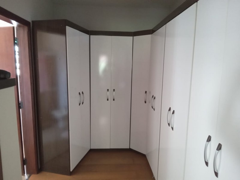 CASA AMPLA com ÁREA DE TERRENO de 1200m²  ÁREA NOBRE 