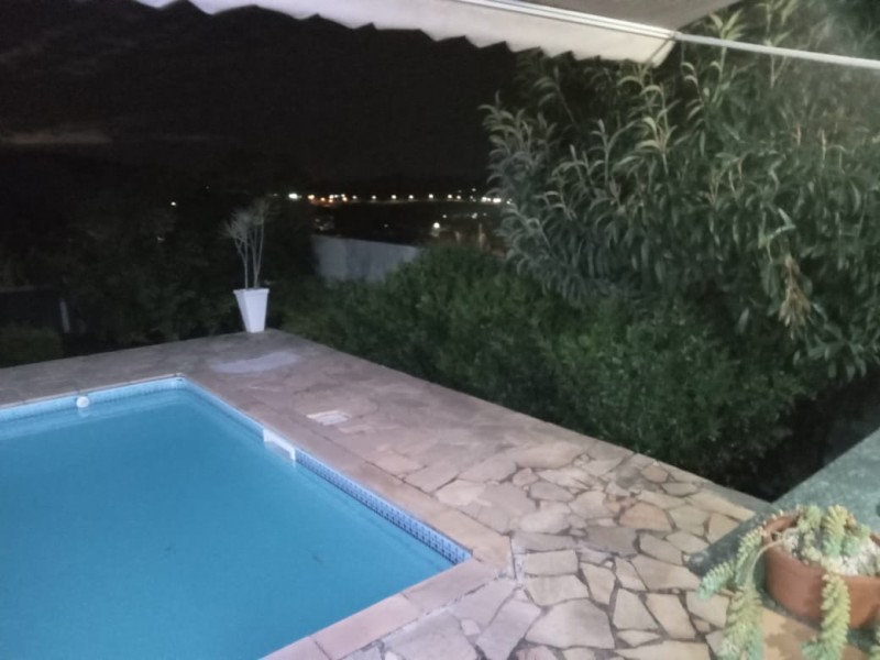 CASA AMPLA com ÁREA DE TERRENO de 1200m²  ÁREA NOBRE 