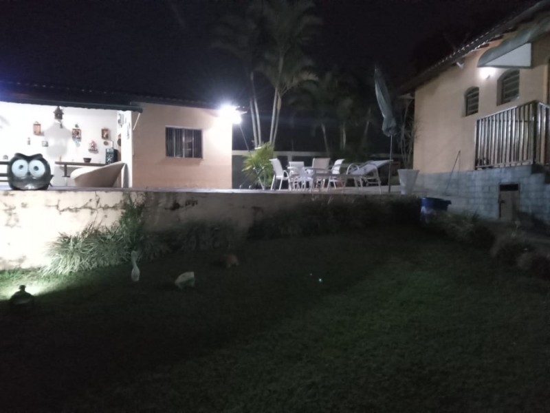 CASA AMPLA com ÁREA DE TERRENO de 1200m²  ÁREA NOBRE 