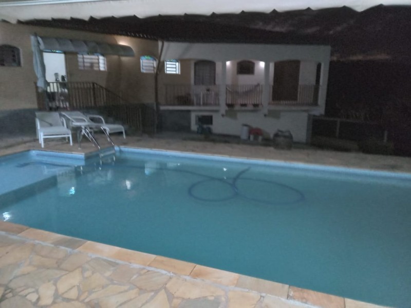 CASA AMPLA com ÁREA DE TERRENO de 1200m²  ÁREA NOBRE 