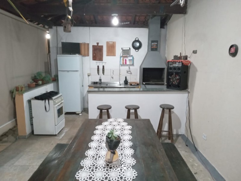 CASA AMPLA com ÁREA DE TERRENO de 1200m²  ÁREA NOBRE 