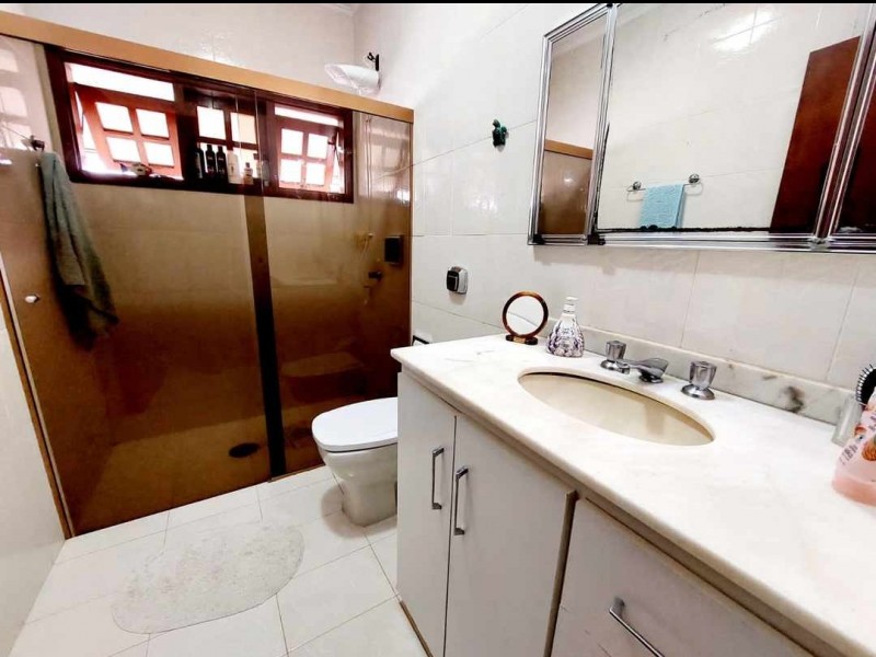 LINDA CASA ÁREA NOBRE