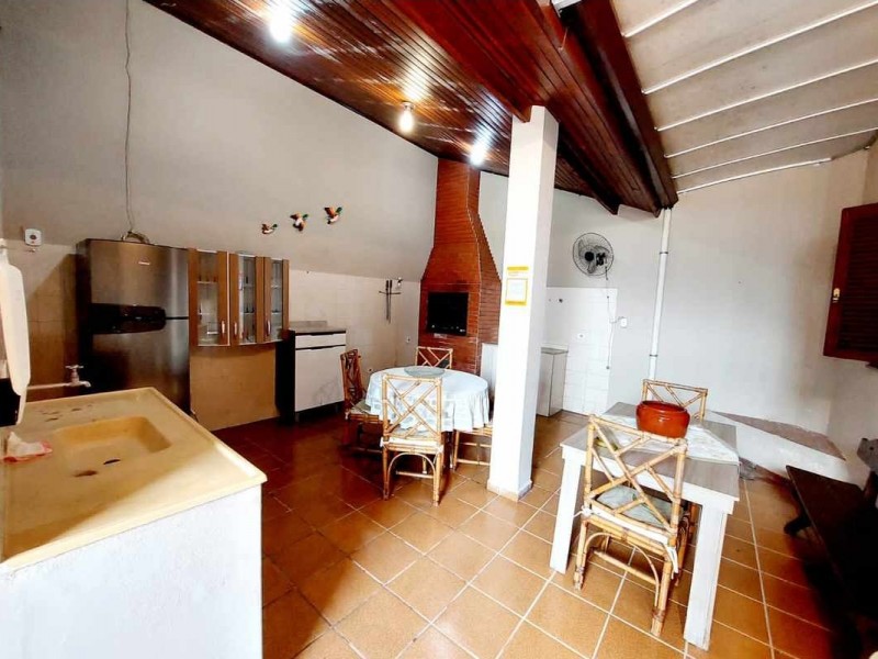LINDA CASA ÁREA NOBRE