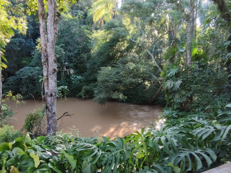 CHÁCARA ACONCHEGANTE MARGEIA RIO