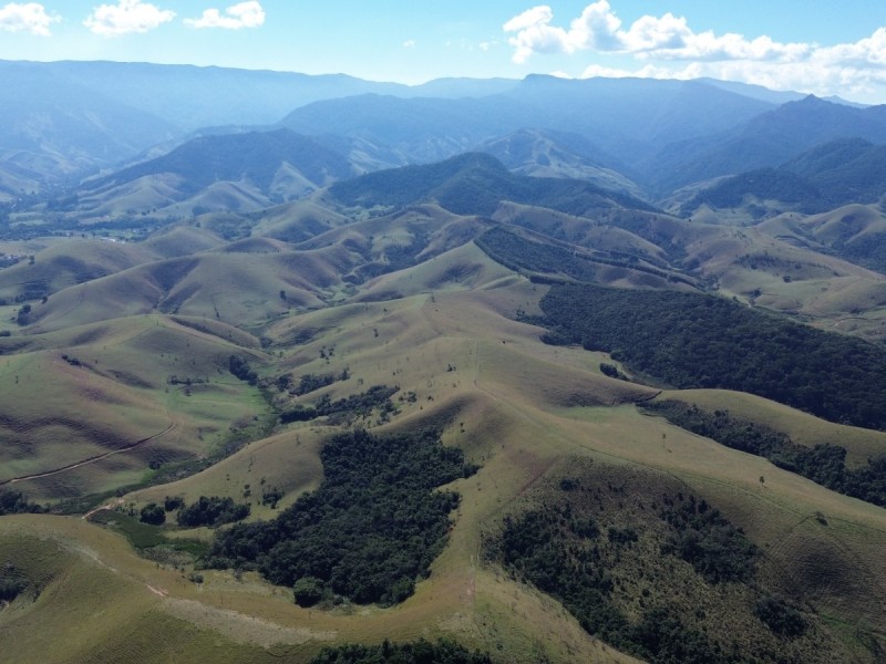 LINDA ÁREA RURAL NUA