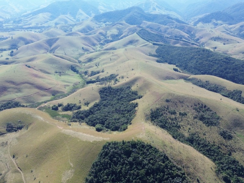 LINDA ÁREA RURAL NUA