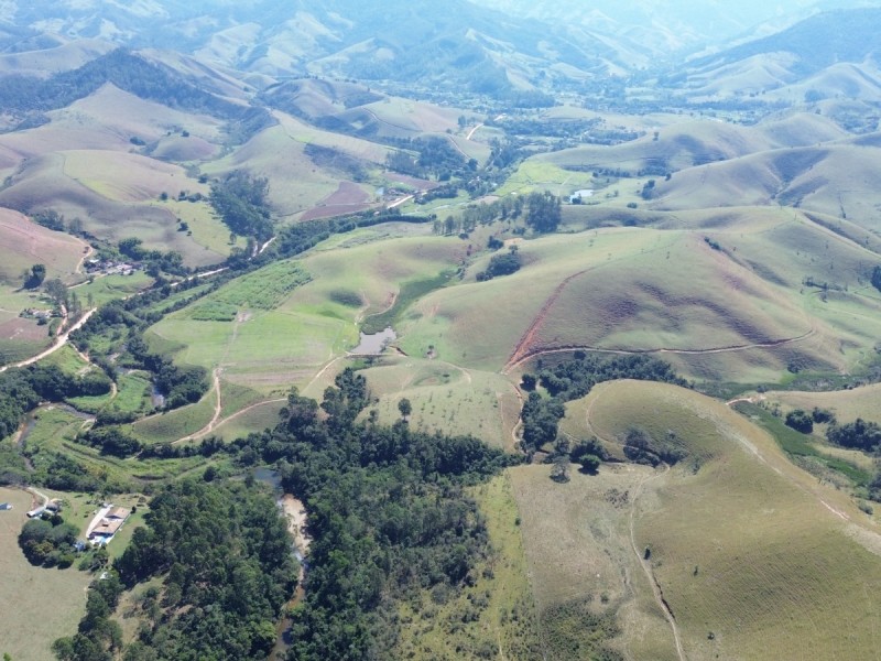 LINDA ÁREA RURAL NUA