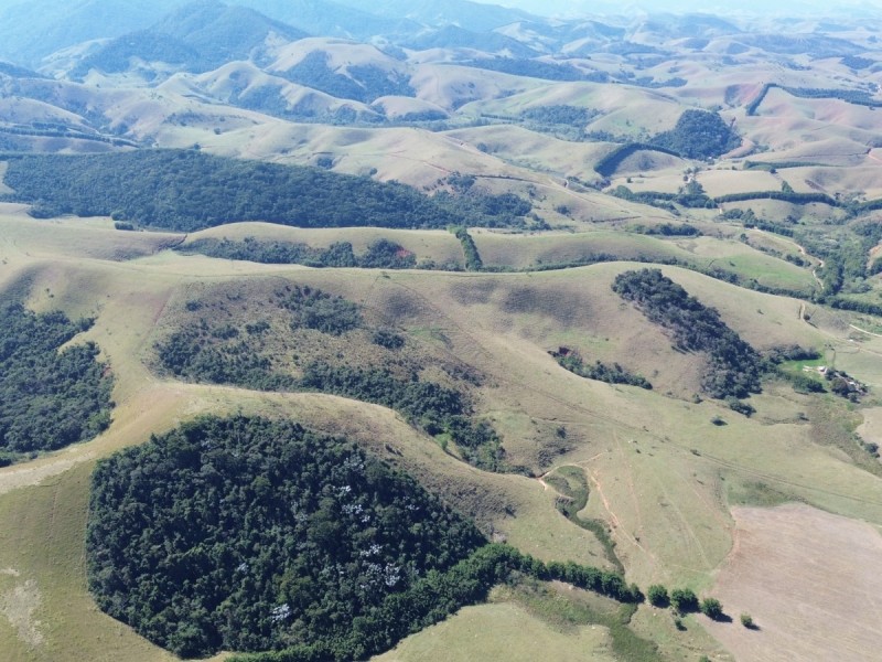 LINDA ÁREA RURAL NUA